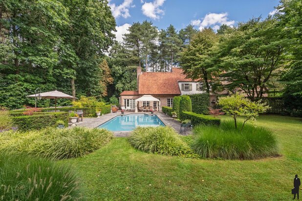 Tijdloze villa met 5 slks, 2 bdks en buitenzwembad