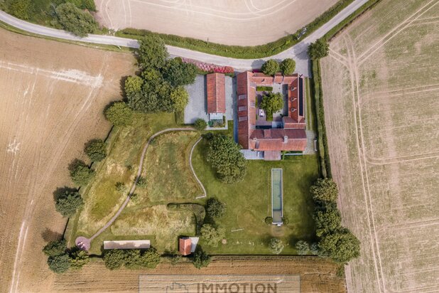 Propriété rare : ferme carrée sur un domaine exceptionnel de 7.200 m²