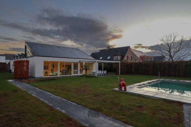 Minimalistische villa op residentiële droomlocatie te Oostakker