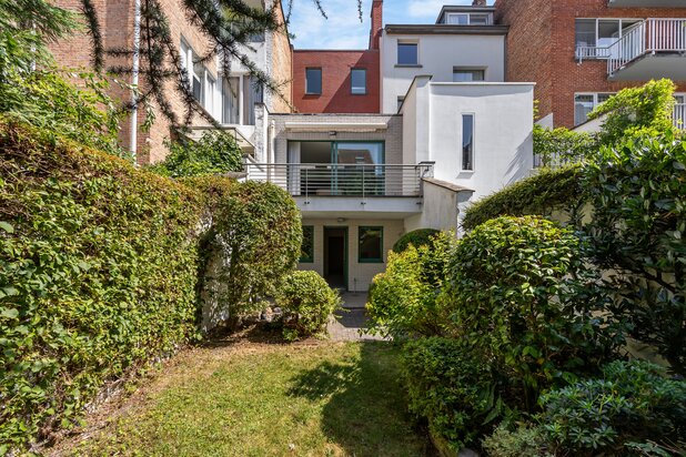 MATCHED: kevin@wellimmo.net voor meer info! Een oase van rust in hartje Antwerpen: Ruime stadswoning met prachtige tuin, garage én praktijkmogelijkheid