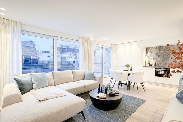 PENTHOUSE entièrement rénové avec 2 terrasses ensoleillées..