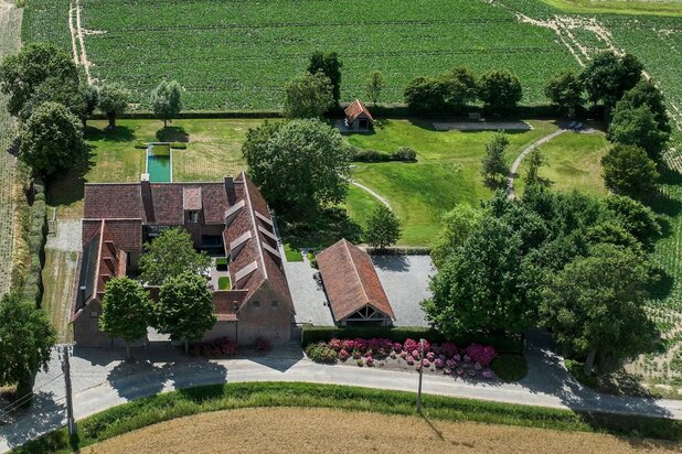Volledig Gerestaureerde Vierkantshoeve op 7.200 m²