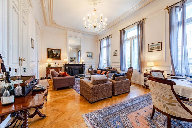 Une maison de maître de caractère avec son arrière-maison