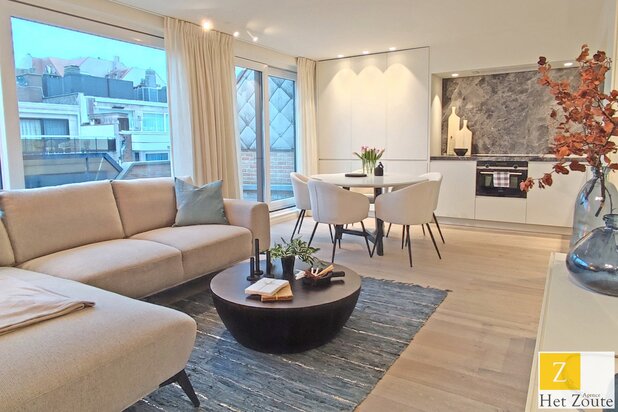 Penthouse rénové avec vue mer et grandes terrasses à Knokke