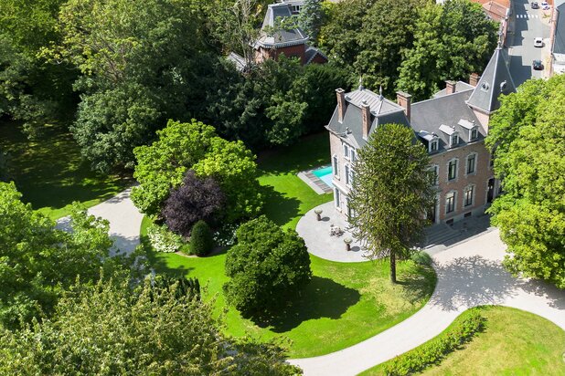 Lodelinsart - 19e-eeuws kasteel met park van 1,5 ha, zwembad en bijgebouwen