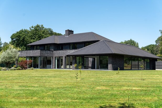 Ville-Pommeroeul - Villa met zwembad op ± 72 ares