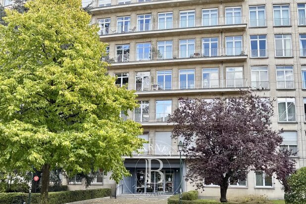 SOUS OFFRE - Ixelles - Châtelain - Appartement 3 ch de 169 m² + 2 box