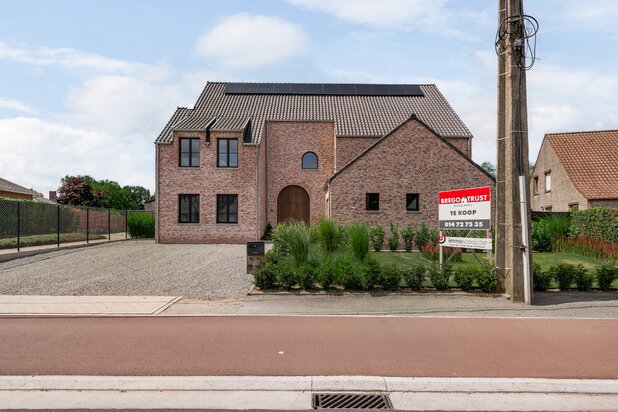 Luxe recente villa met 4 slaapkamers, 3 badkamers 