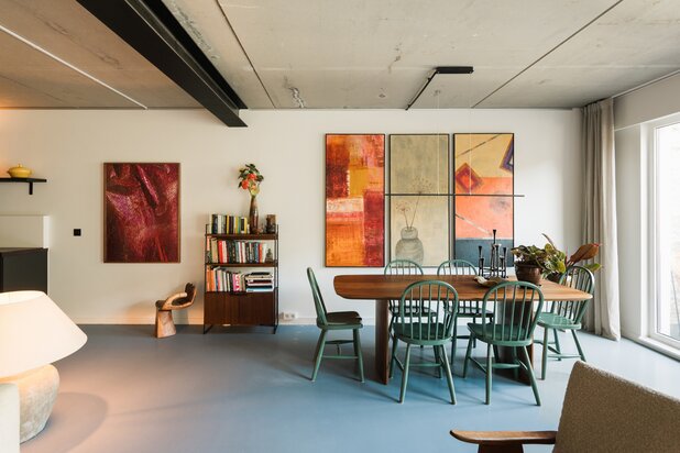 Stadsnest met karakter: industrieel design en zonnige tuin