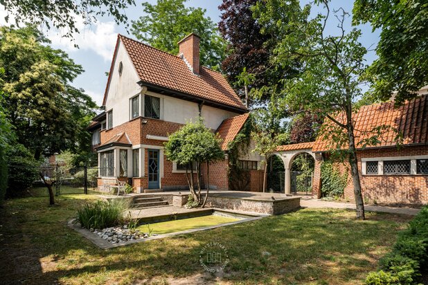 Statige villa gelegen in het prestigieuze Miljoenenkwartier - Unieke renovatiekans