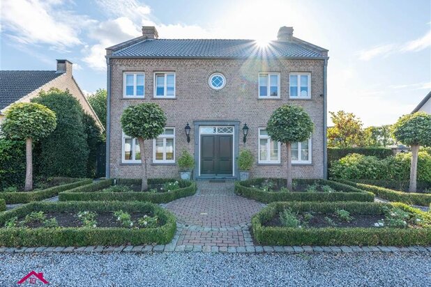Landelijke villawoning met dubbele vrijstaande garage