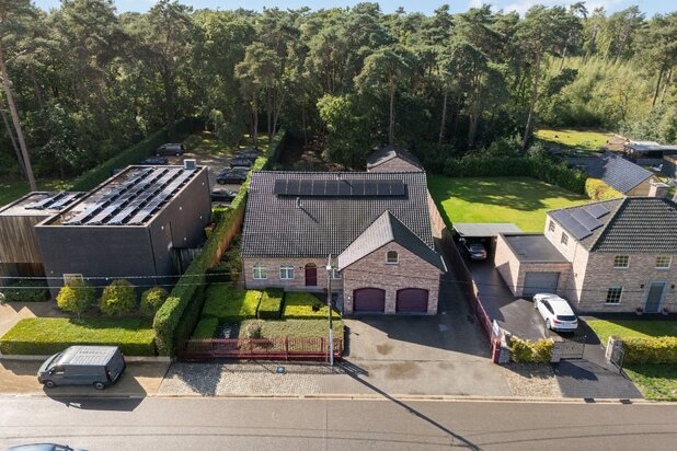 Ruime villa met 5 slpks, dubbele garage en onderkeldering op 17a te Grobbendonk 
