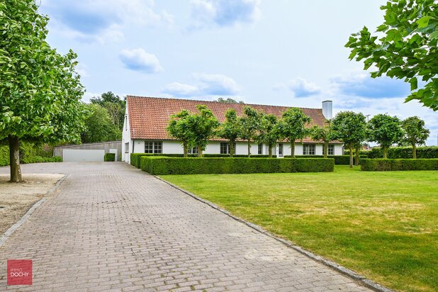 Instapklaar landhuis met bijgebouw