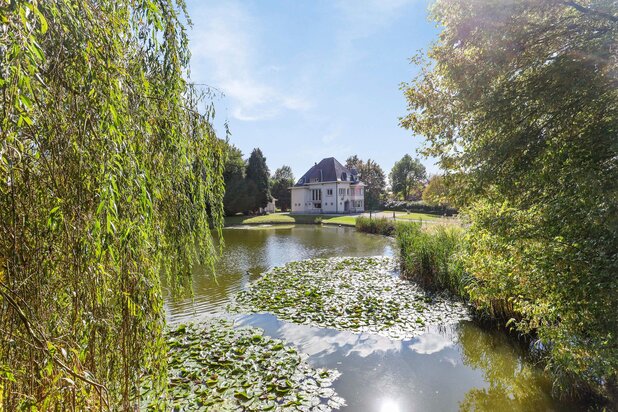 Prachtig gerenoveerde villa op 2Ha groen.