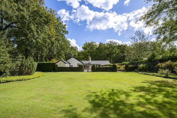 Gelijkvloerse villa op ca. 3.660 m² met parktuin!