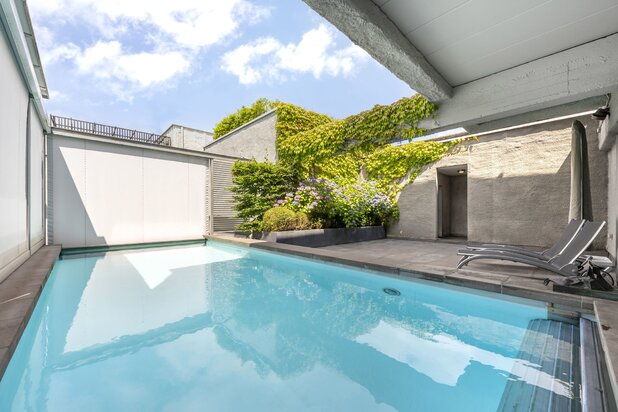 ANTWERPEN-ZURENBORG -  Luxe appartement met zwembad!