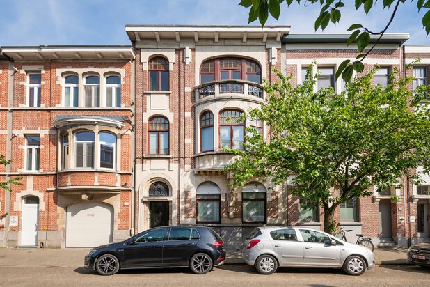 Karaktervol herenhuis met tuin in het centrum van Mortsel
