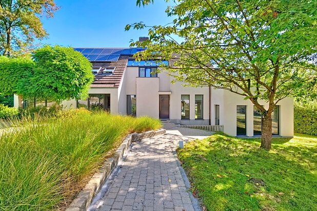 Ruime villa met zwembad en apart appartement