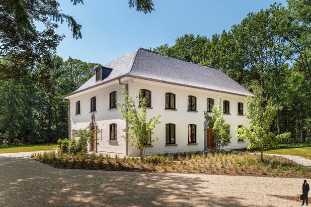 Gerenoveerde villa (ca. 3.628 m²) in een doodlopende straat!