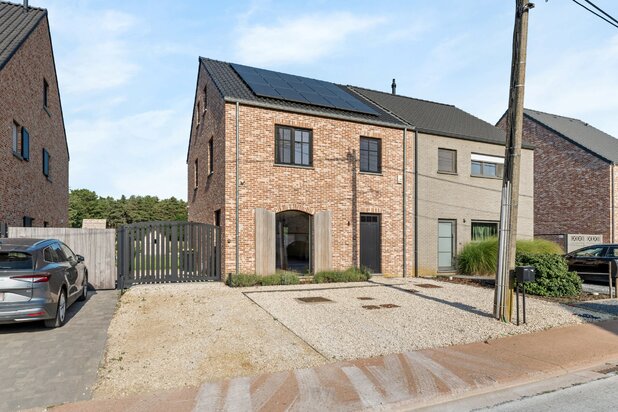 Hedendaagse-landelijke half open BEN-woning op een goede locatie met weids zicht te Scherpenheuvel-Zichem.