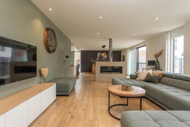 Moderne villa met zwembad en atelier te koop in Evergem