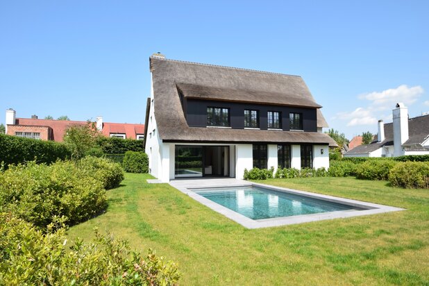 Alleenstaande villa gelegen in een groene omgeving, aan de rand van het Zoute.