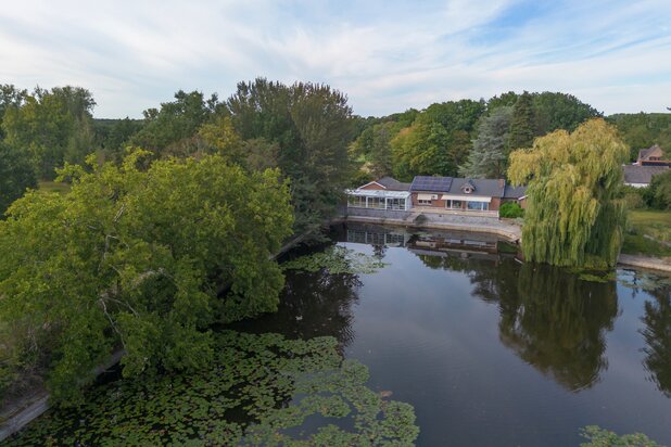  Exclusieve paviljoenvilla met privaat meer en vissershuis in Haacht
