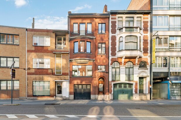 Karaktervol en uniek herenhuis van +- 352m2 in Hasselt centrum.