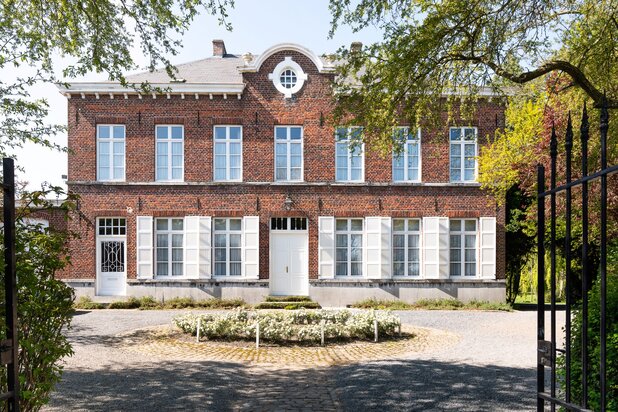 Doornik (Celles) - Landhuis in een ± 2,5 ha privépark