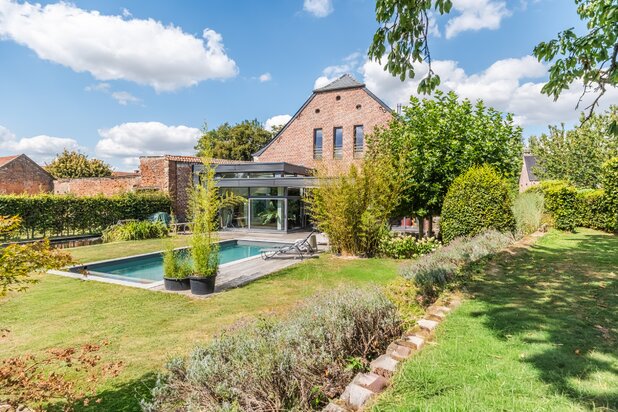 Een gedurfd architectenproject in het hart van een oude schuur