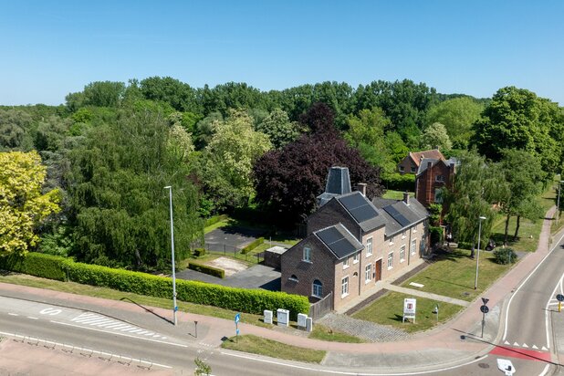 Karaktervol en uniek landhuis op een terrein van 1278m² te Halen.