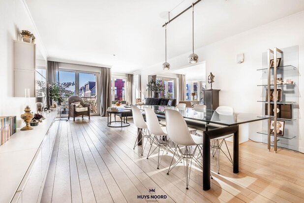 Indrukwekkend hoekappartement met drie terrassen