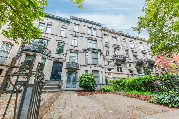 Burgerlijk huis in eclectische stijl - tuin en ruimte voor vrije beroepen