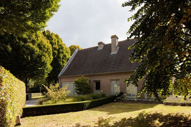 Landelijke woning in residentiële omgeving