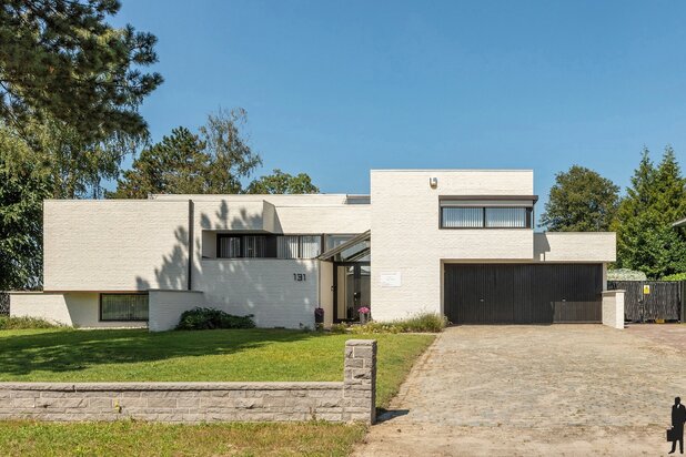 Architectenwoning met zwembad en praktijk/kantoor aan huis