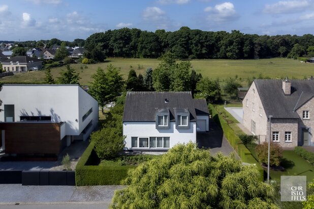 Villa (336m²) met 3 slaapkamers en een zwemvijver op een perceel van 1.219m²!