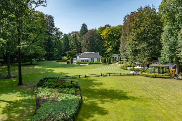 Superbe maison de campagne sur environ 2 hectares en périphérie de Turnhout.