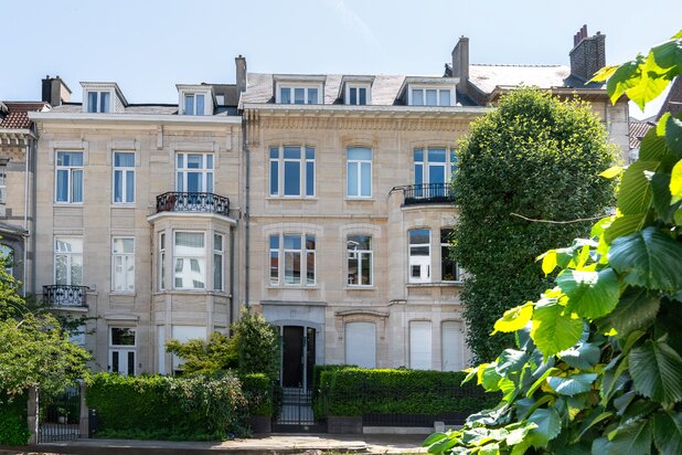 Vijvers Elsene – Herenhuis Corbiau met tuin & lift