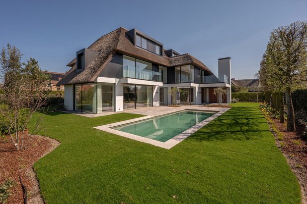Uitzonderlijke luxueuze nieuwbouwvilla met zwembad in een residentiële buurt te Knokke