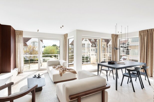Impressionant hoekappartement in een exclusieve villaresidentie met 3 slk's
