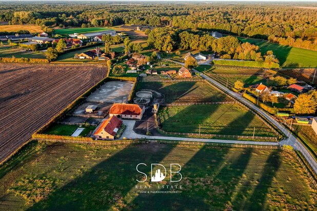 Prachtige landelijke woning met hippische accommodatie op 2,5hectare