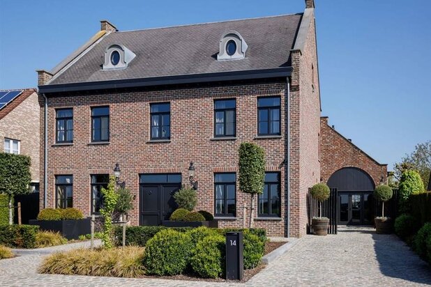 Landelijke villawoning en polyvalente ruimte met aparte ingang