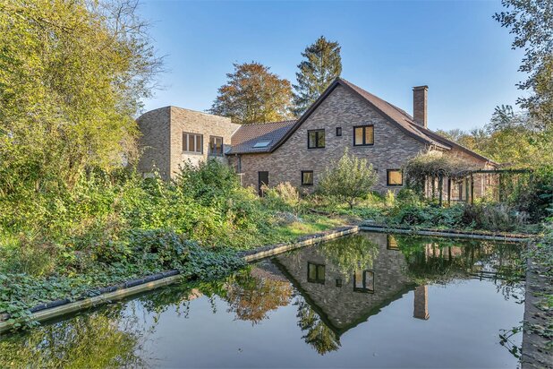 Villa nabij de golf op een perceel van 5.089 m2