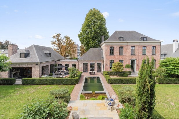 Magnifiek afgewerkte riante kasteelvilla