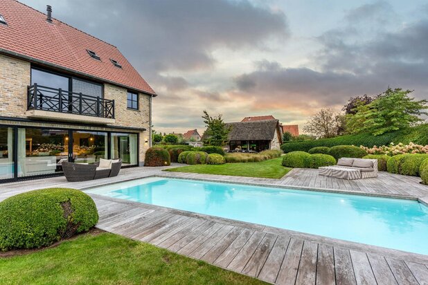 Exclusieve villa met poolhouse en zwembad nabij het centrum van Sluis