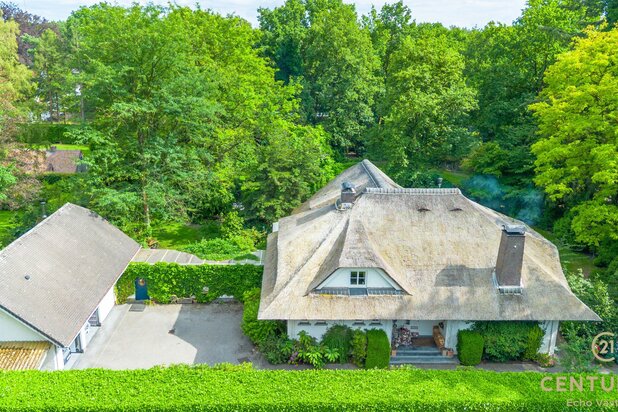 Karaktervol landhuis met prachtige tuin op ca 2202m²