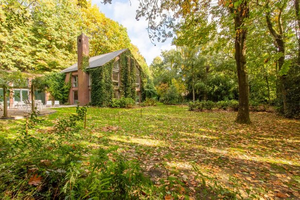 Ruime & luxueuze villa met binnenzwembad op droomlocatie te Latem