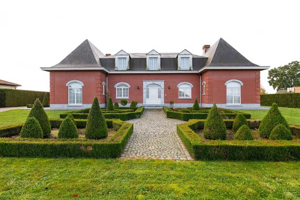 Goed gelegen klassiek gestijlde en degelijke villa van 426m2 op een terrein van 1904m2 te Geetbets.