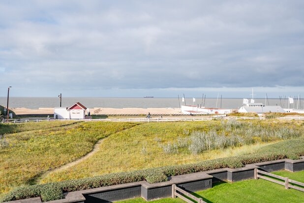 Uitzonderlijk hoekappartement van 290 m2 met 14 m gevel op de wandeldijk in het Zoute met 5 slaapkamers en frontaal zeezicht.Uitzonderlijk hoekappartement van 290 m2 met 14 m gevel op de wandeldijk in het Zoute met 5 slaapkamers en frontaal zeezicht.