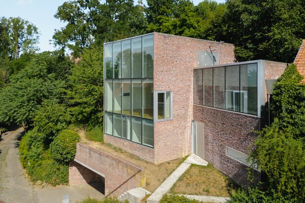 Chef-d’œuvre architectural au bord du bois à Uccle